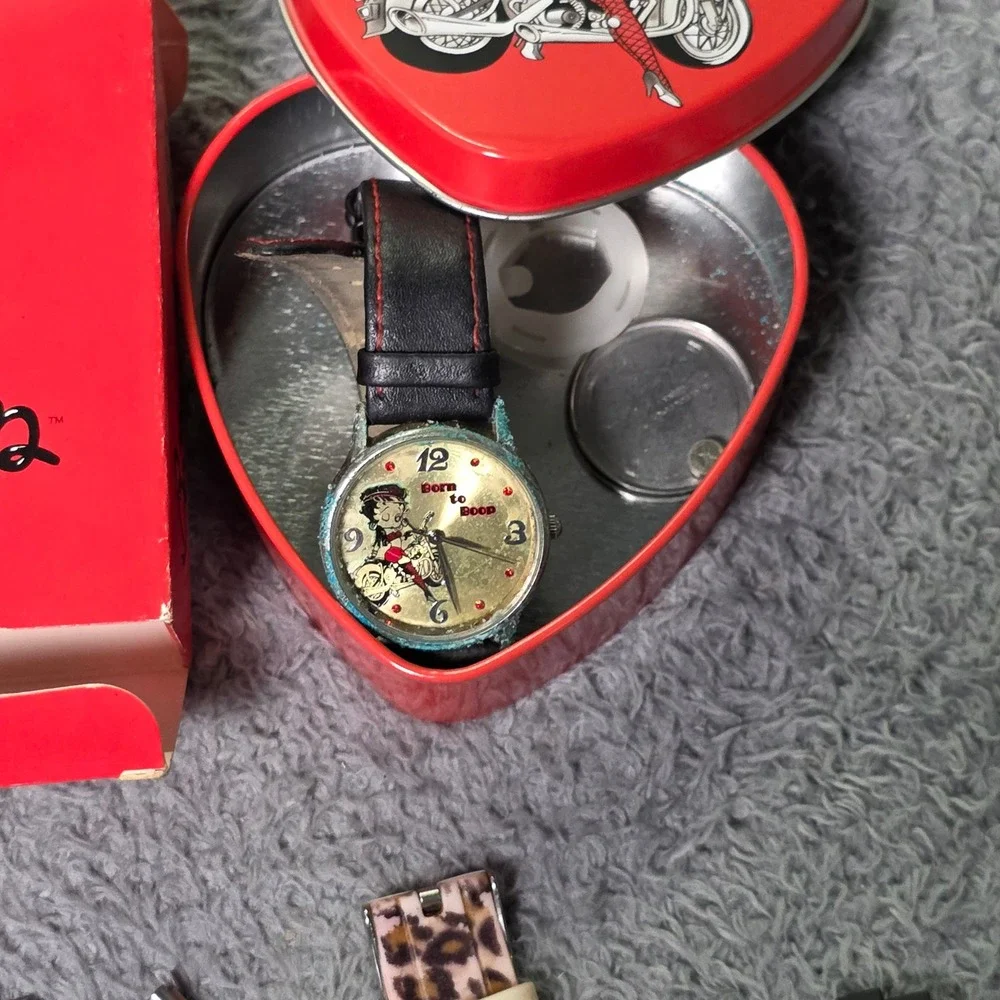 Mixed Brand Watch Lot Waltham Geneva Betty Boop Parts Repair Repair 10+ Vintage